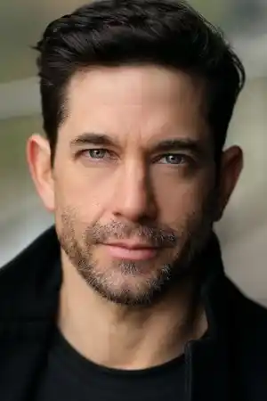 Adam Garcia fotoğrafı
