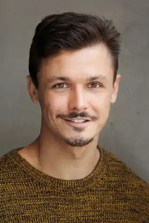 Adam Golledge fotoğrafı