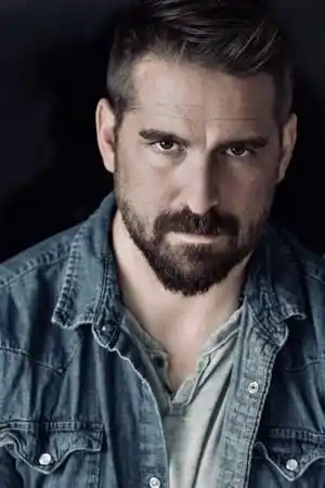 Adam Hampton fotoğrafı