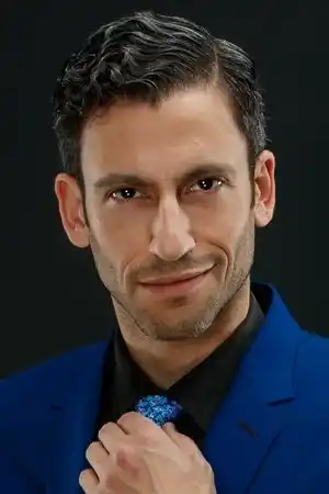 Adam Tsekhman fotoğrafı