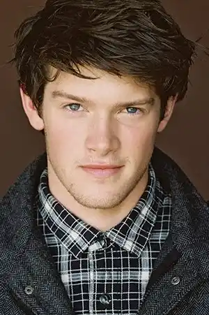 Alex MacNicoll fotoğrafı