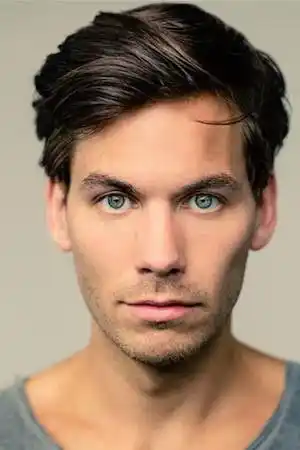 Alex Mills fotoğrafı