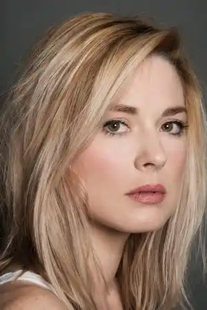 Alexandra Breckenridge fotoğrafı