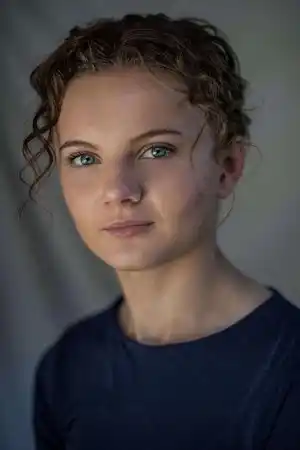 Annie Rose Buckley fotoğrafı