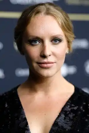 Annie Starke fotoğrafı