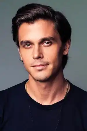 Antoni Porowski fotoğrafı