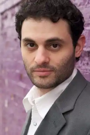 Arian Moayed fotoğrafı