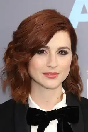 Aya Cash fotoğrafı