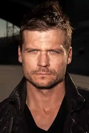 Bailey Chase fotoğrafı