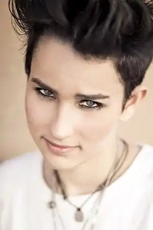 Bex Taylor-Klaus fotoğrafı