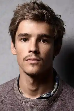 Brenton Thwaites fotoğrafı