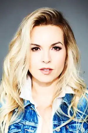 Briana Buckmaster fotoğrafı