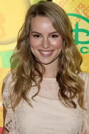 Bridgit Mendler fotoğrafı