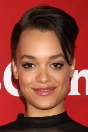 Britne Oldford fotoğrafı