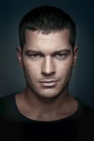 Çağatay Ulusoy fotoğrafı