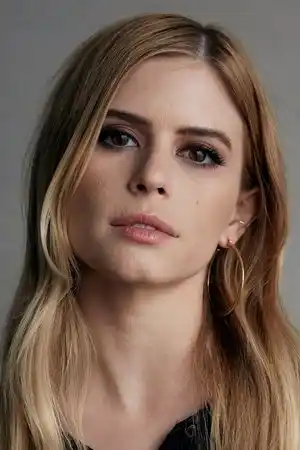 Carlson Young fotoğrafı