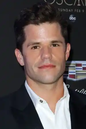 Charlie Carver fotoğrafı