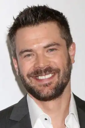 Charlie Weber fotoğrafı