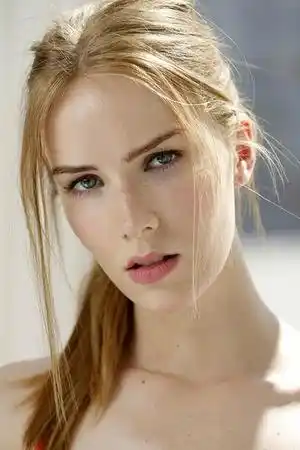Charlotte Kirk fotoğrafı