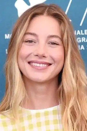 Charlotte Vega fotoğrafı