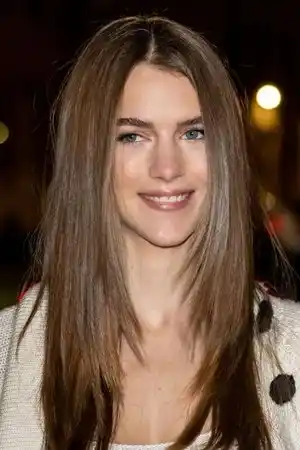 Chloe East fotoğrafı