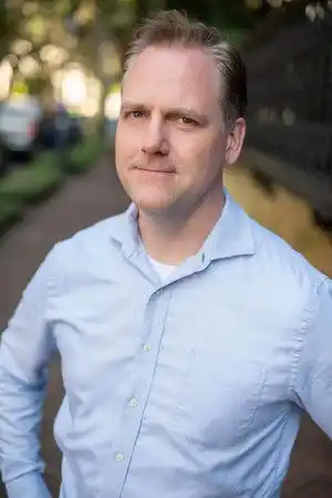 Christopher Bass fotoğrafı