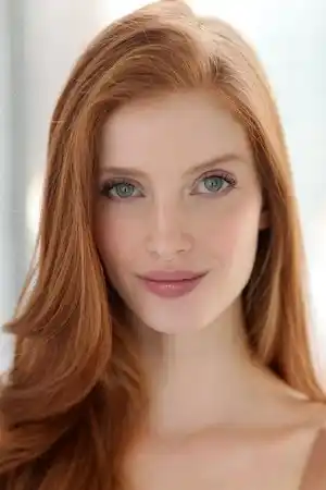 Claire Friesen fotoğrafı