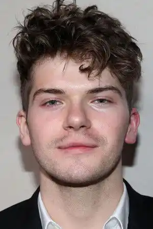 Colton Ryan fotoğrafı