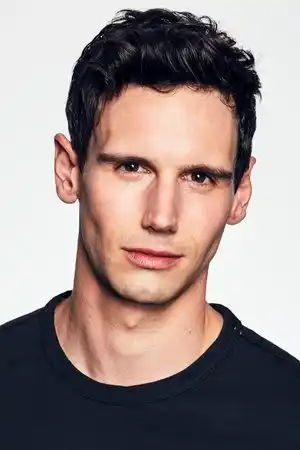 Cory Michael Smith fotoğrafı