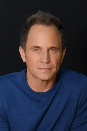 David Yost fotoğrafı