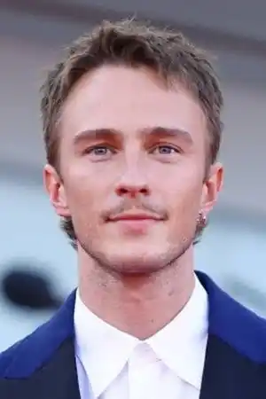 Drew Starkey fotoğrafı