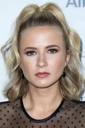 Eliza Bennett fotoğrafı