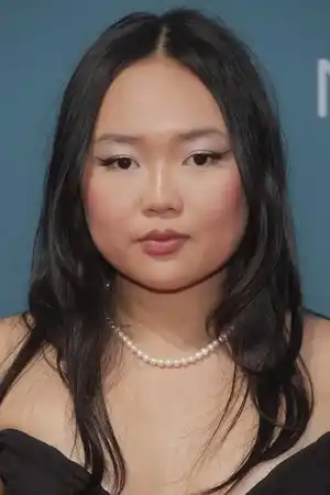 Ella Jay Basco fotoğrafı