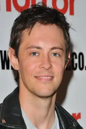 Elliot James Langridge fotoğrafı