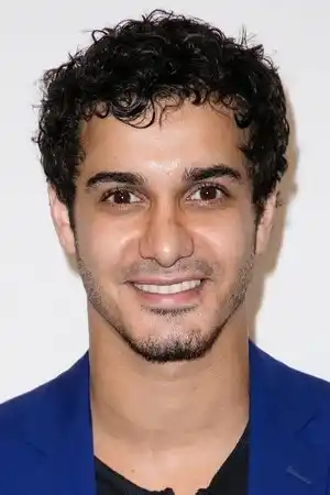 Elyes Gabel fotoğrafı