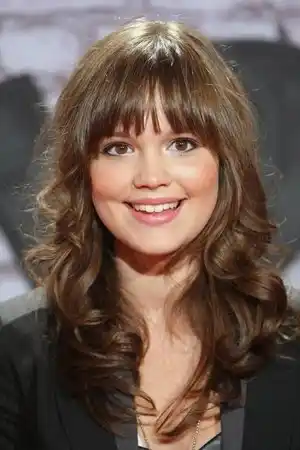 Emilia Schüle fotoğrafı