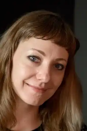 Emily V. Gordon fotoğrafı