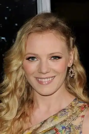 Emma Bell fotoğrafı