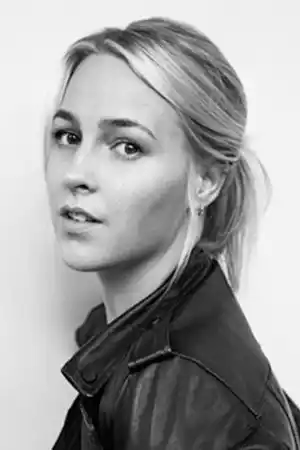 Emma Holly Jones fotoğrafı