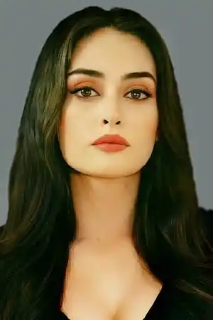 Esra Bilgiç fotoğrafı