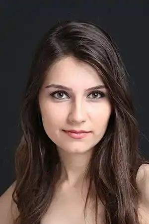 Esra İşgüzar fotoğrafı