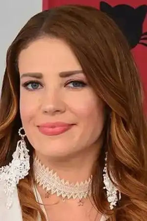 Esra Sönmezer fotoğrafı