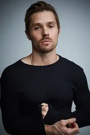 Evan Gamble fotoğrafı