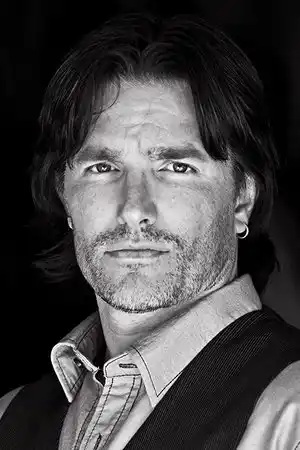 Frank John Hughes fotoğrafı