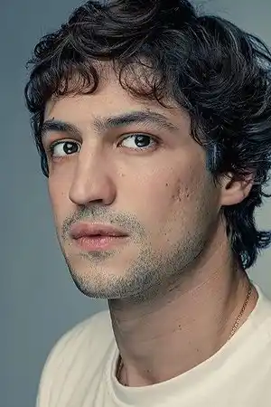 Gabriel Leone fotoğrafı