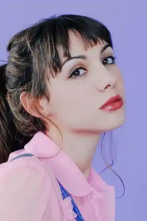 Hannah Marks fotoğrafı