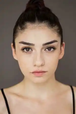 Hazar Ergüçlü fotoğrafı