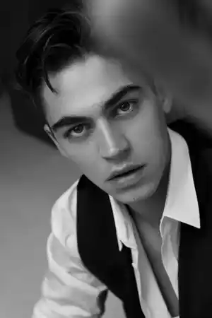 Hero Fiennes Tiffin fotoğrafı