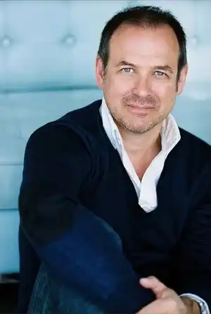 Ian James Corlett fotoğrafı