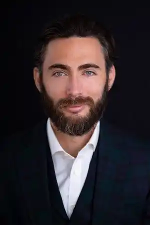 Jake J. Meniani fotoğrafı
